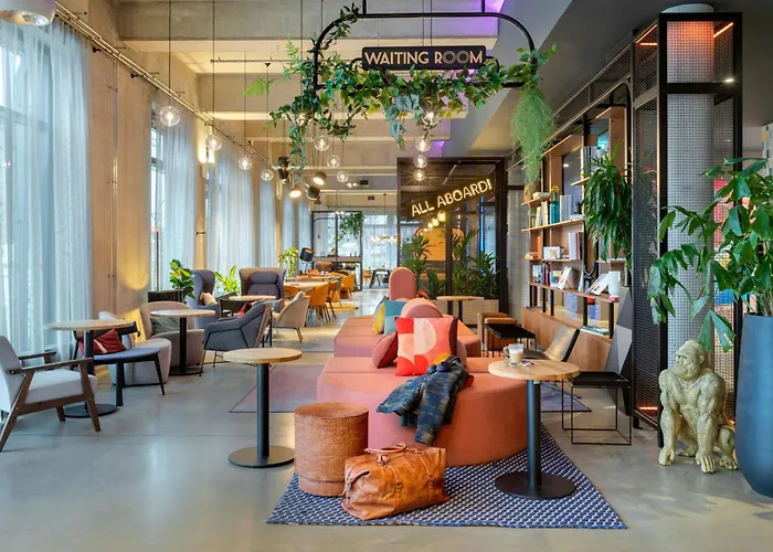 Moxy Berlin Ostbahnhof Hotel